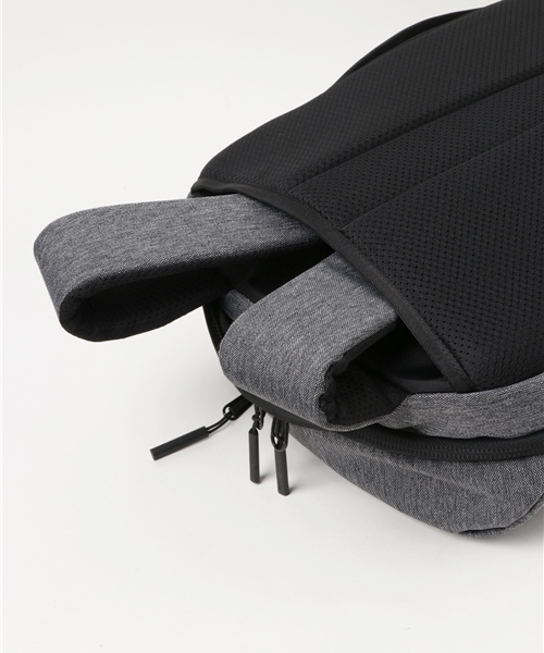 Aer（エアー）の「◇Aer / エアー FLIGHT PACK（バックパック/リュック・メンズ・ブラック/チャコールグレー・FREE）」の8枚目の写真