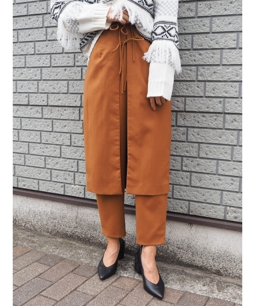MURUA(ムルーア)の「カバースカート付テーパードパンツ(その他パンツ・レディース・ブラック/キャメル/その他2・1/2)」の1枚目の写真