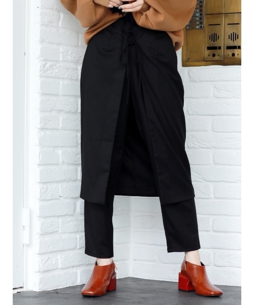MURUA(ムルーア)の「カバースカート付テーパードパンツ(その他パンツ・レディース・ブラック/キャメル/その他2・1/2)」の2枚目の写真