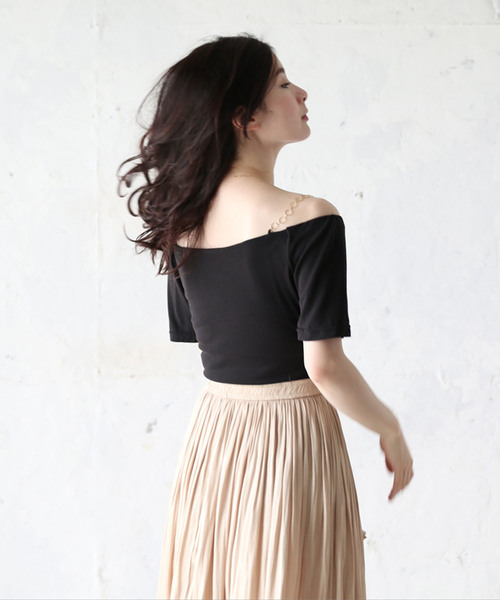 cawaii（カワイイ）の「サークルストラップのオフショルダートップス（Tシャツ/カットソー・レディース・ブラック・FREE）」の2枚目の写真