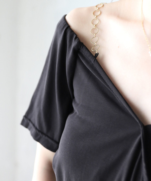 cawaii（カワイイ）の「サークルストラップのオフショルダートップス（Tシャツ/カットソー・レディース・ブラック・FREE）」の6枚目の写真