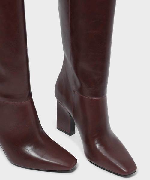 CHARLES & KEITH(チャールズ & キース)の「テパードヒールカフブーツ / TAPERED HEEL CALF BOOTS(ブーツ・レディース・ブラック/バーガンディー・22.5cm/23cm/23.5cm/24.5cm/25cm/25.5cm)」の5枚目の写真