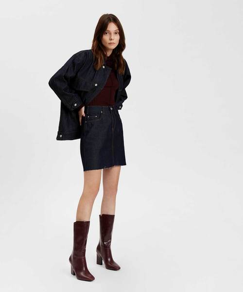CHARLES & KEITH(チャールズ & キース)の「テパードヒールカフブーツ / TAPERED HEEL CALF BOOTS(ブーツ・レディース・ブラック/バーガンディー・22.5cm/23cm/23.5cm/24.5cm/25cm/25.5cm)」の4枚目の写真