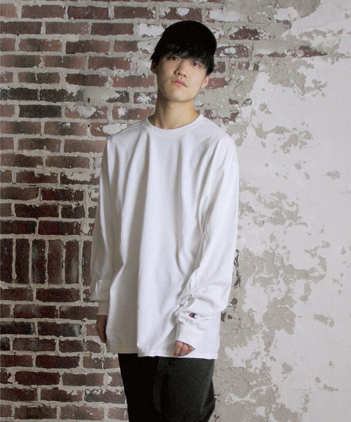 Champion（チャンピオン）の「Champion/チャンピオン　ビックシルエット無地ロンＴ（Tシャツ/カットソー・メンズ・ホワイト/ブラック/グレー/ネイビー/ロイヤルブルー/レッド・S/M/L/XL）」の2枚目の写真