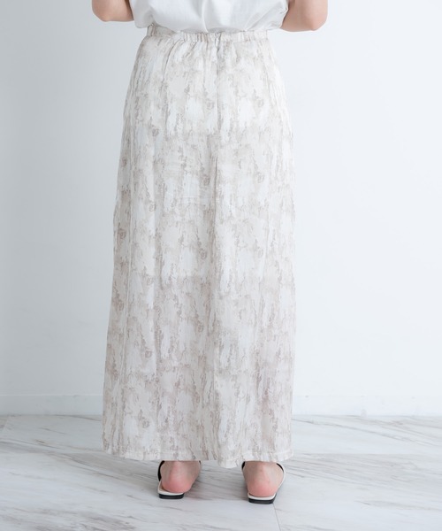 VANNIE U(ヴァニーユー)の「タイダイ柄ペイントスカート(スカート・レディース・ベージュ/コーラル・FREE)」の4枚目の写真