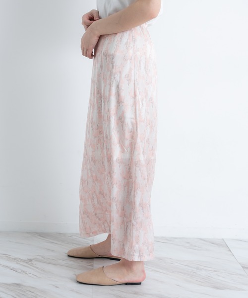 VANNIE U(ヴァニーユー)の「タイダイ柄ペイントスカート(スカート・レディース・ベージュ/コーラル・FREE)」の8枚目の写真