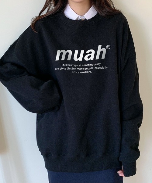 muahmuah(ムーアムーア)の「A'GEM/9 × .kom『muah muah/ムーアムーア』MUAH SIGNATURE GRAPHIC MTM/シグネチャー グラフィック MTM スウェットシャツ トレーナー(スウェット・レディース・ライトグレー/グレー/インディゴブルー/ブラック/アイボリー/ベージュ/カーキ・FREE)」の12枚目の写真