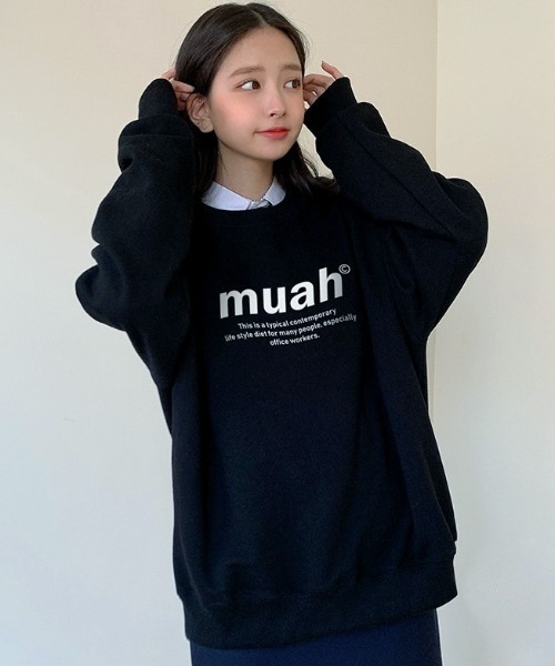 muahmuah(ムーアムーア)の「A'GEM/9 × .kom『muah muah/ムーアムーア』MUAH SIGNATURE GRAPHIC MTM/シグネチャー グラフィック MTM スウェットシャツ トレーナー(スウェット・レディース・ライトグレー/グレー/インディゴブルー/ブラック/アイボリー/ベージュ/カーキ・FREE)」の11枚目の写真