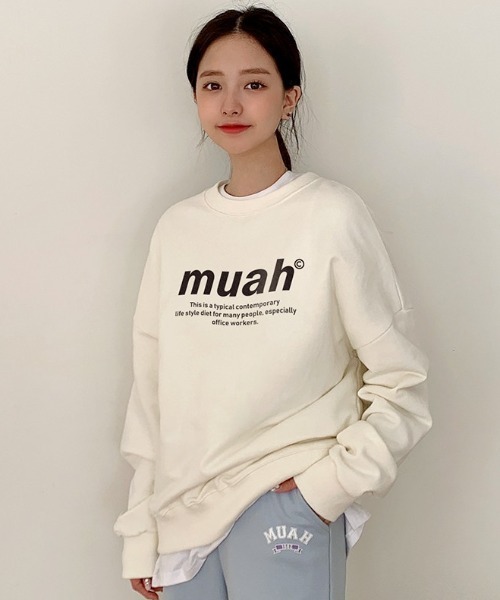 muahmuah(ムーアムーア)の「A'GEM/9 × .kom『muah muah/ムーアムーア』MUAH SIGNATURE GRAPHIC MTM/シグネチャー グラフィック MTM スウェットシャツ トレーナー(スウェット・レディース・ライトグレー/グレー/インディゴブルー/ブラック/アイボリー/ベージュ/カーキ・FREE)」の9枚目の写真