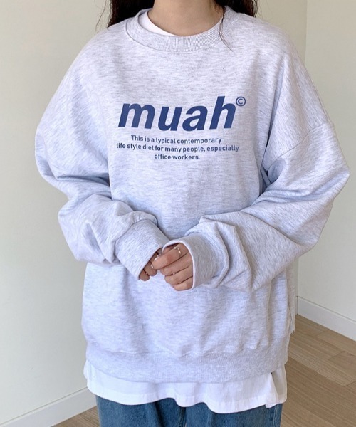 [muahmuah]SIGNATURE BACKPOINT スウェットシャツ★新作・24AW★ A'GEM/9 × .kom『muah muah/ムーアムーア』MUAH SIGNATURE