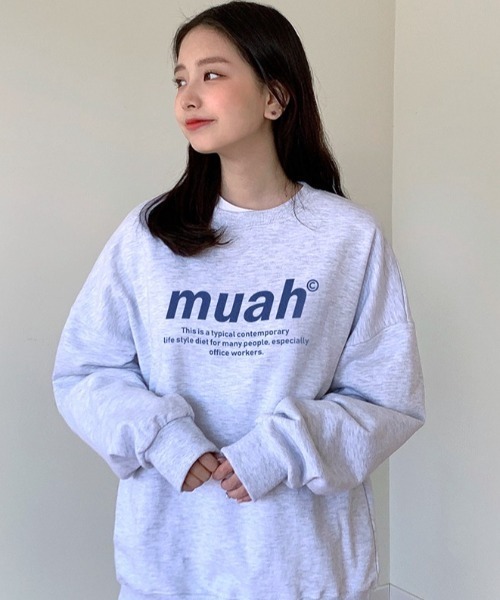 [muahmuah]SIGNATURE BACKPOINT スウェットシャツ★新作・24AW★ muahmuah]SIGNATURE BACKPOINT スウェットシャツ☆新作・24AW