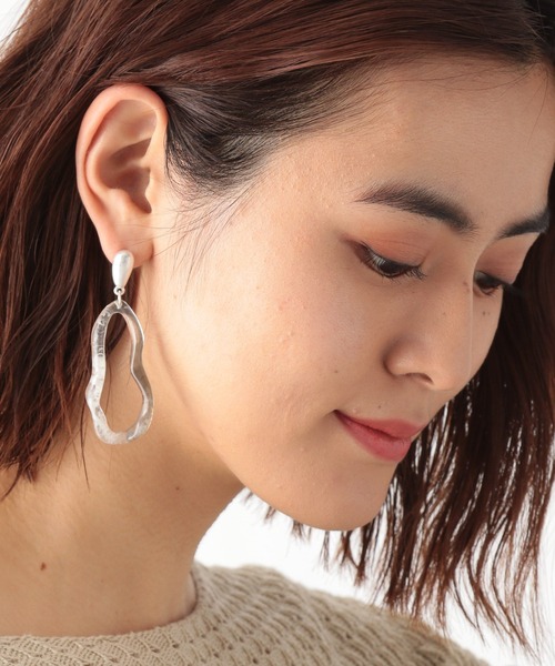 LEPSIM（レプシィム）の「クリアＢＩＧイヤリング　942423（イヤリング・レディース・ベージュ/グレー/クリア・ONE SIZE）」の2枚目の写真