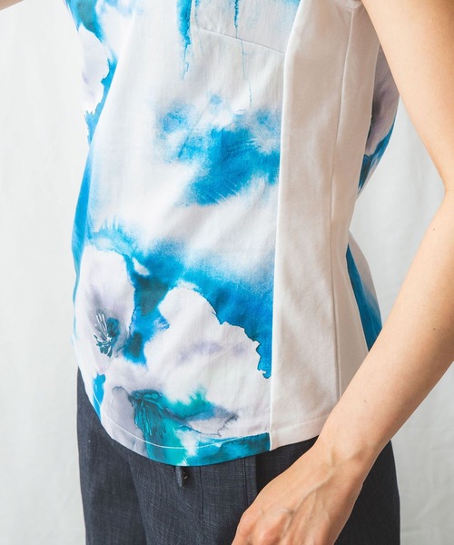 NARACAMICIE(ナラカミーチェ)の「水彩風フラワーカットソーコンビプルオーバー(シャツ/ブラウス・レディース・ブルー/グリーン・LARGE/MEDIUM/SMALL)」の8枚目の写真