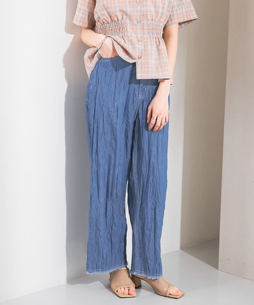 KBF（ケイビーエフ）の「クリンクルデニムパンツ（デニムパンツ・レディース・ブルー/ワンウォッシュ・ONE）」の3枚目の写真