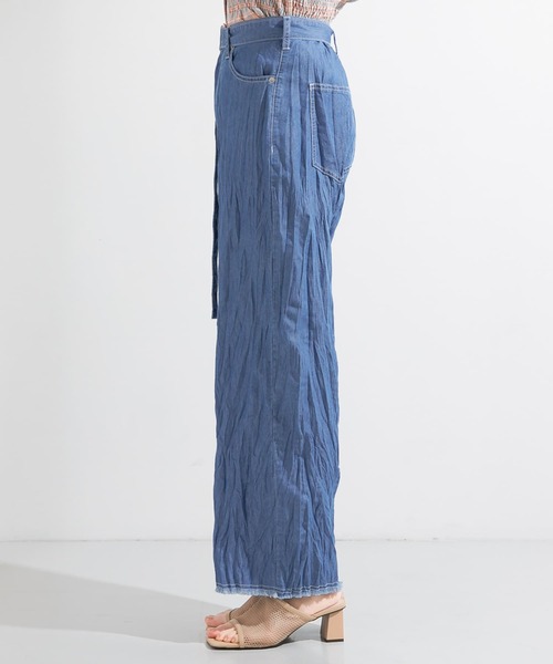 KBF（ケイビーエフ）の「クリンクルデニムパンツ（デニムパンツ・レディース・ブルー/ワンウォッシュ・ONE）」の8枚目の写真