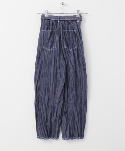 KBF（ケイビーエフ）の「クリンクルデニムパンツ（デニムパンツ・レディース・ブルー/ワンウォッシュ・ONE）」の14枚目の写真
