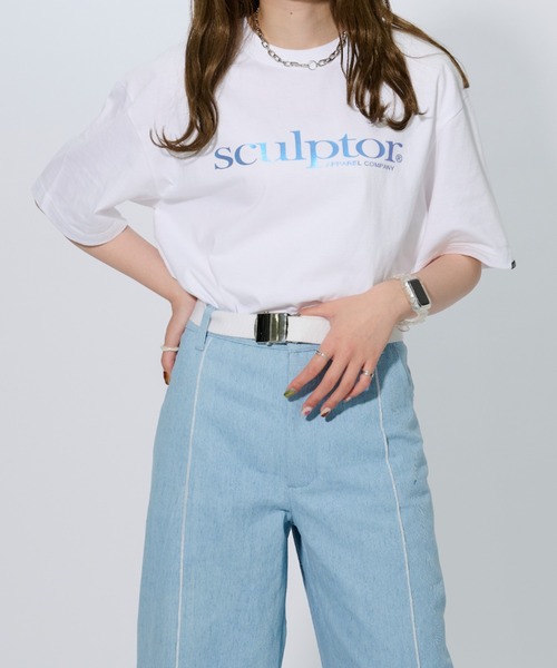 SCULPTOR（スカルプター）の「METALLIC SERIF LOGO TEE/メタリックセリフロゴTシャツ（Tシャツ/カットソー・レディース・ホワイト/ブラック/インディゴブルー/ダークブラウン・SMALL/MEDIUM/LARGE/X-LARGE）」の5枚目の写真