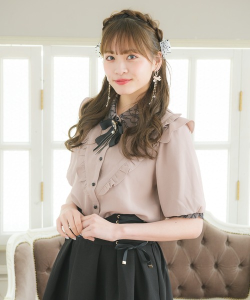 ROJITA(ロジータ)の「ブローチ付き衿レースブラウス(シャツ/ブラウス・レディース・ブラック/ホワイト/ピンク・FREE)」の5枚目の写真