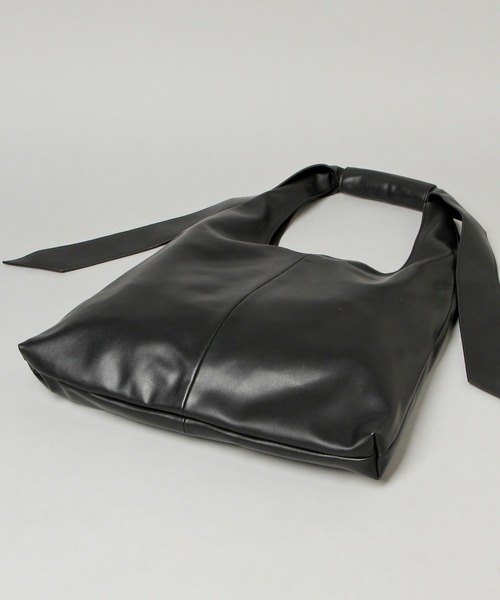 HARE（ハレ）の「シンセティックレザーショッパートートバッグ(HARE)（トートバッグ・レディース・ブラック/ブラック×ホワイト/シルバー/グレー/ボルドー・FREE）」の16枚目の写真