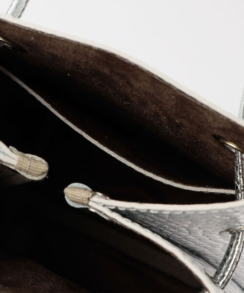 marco masi(マルコマージ)の「【MARCO MASI/ マルコマージ】しぼりトートバッグ(トートバッグ・レディース・ベージュ/シルバー・FREE)」の11枚目の写真