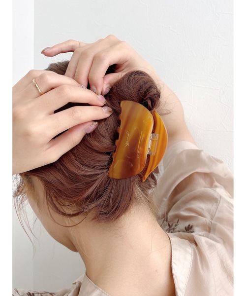 JUMELLE(ジュメロ)の「MILAクリップ(バレッタ/ヘアクリップ・レディース・ブラウン・FREE)」の1枚目の写真