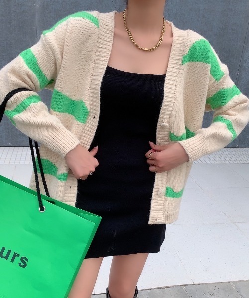 Diosfront（ディオスフロント）の「Vネック配色カーディガン（カーディガン/ボレロ・レディース・ホワイト/ブラック/グレー/ベージュ・FREE）」の4枚目の写真