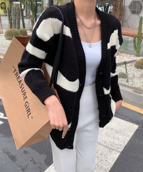 Diosfront（ディオスフロント）の「Vネック配色カーディガン（カーディガン/ボレロ・レディース・ホワイト/ブラック/グレー/ベージュ・FREE）」の2枚目の写真