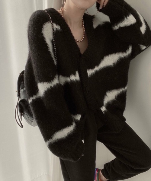 Diosfront（ディオスフロント）の「Vネック配色カーディガン（カーディガン/ボレロ・レディース・ホワイト/ブラック/グレー/ベージュ・FREE）」の6枚目の写真