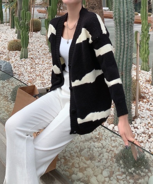 Diosfront（ディオスフロント）の「Vネック配色カーディガン（カーディガン/ボレロ・レディース・ホワイト/ブラック/グレー/ベージュ・FREE）」の15枚目の写真