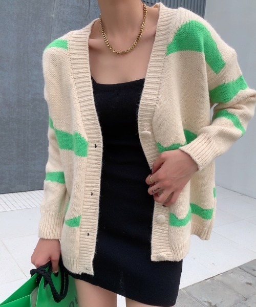 Diosfront（ディオスフロント）の「Vネック配色カーディガン（カーディガン/ボレロ・レディース・ホワイト/ブラック/グレー/ベージュ・FREE）」の16枚目の写真