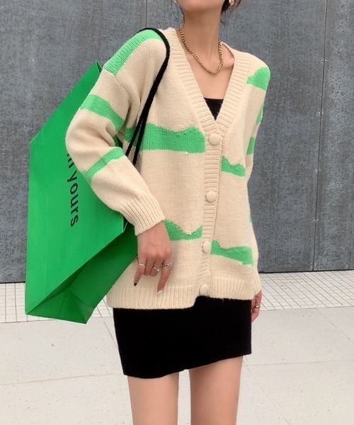 Diosfront（ディオスフロント）の「Vネック配色カーディガン（カーディガン/ボレロ・レディース・ホワイト/ブラック/グレー/ベージュ・FREE）」の17枚目の写真