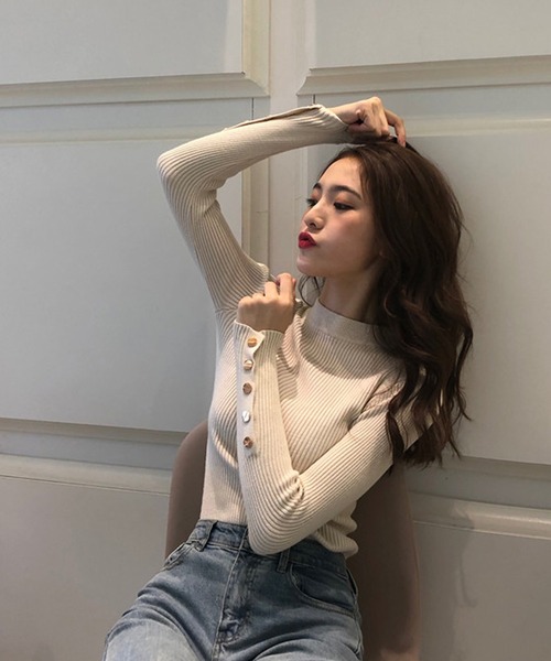 Ulysses（ユリシス）の「袖ボタン付きリブニット（ニット/セーター・レディース・ブラック/ホワイト/レッド/ベージュ/ブルー/ピンク・F）」の12枚目の写真