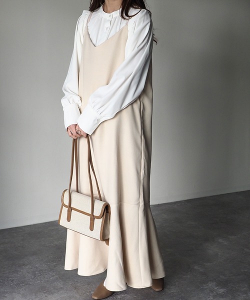 Riberry（リベリー）の「裾切替マーメイドキャミワンピース（ワンピース・レディース・ベージュ/ネイビー/ブラウン・MEDIUM）」の3枚目の写真