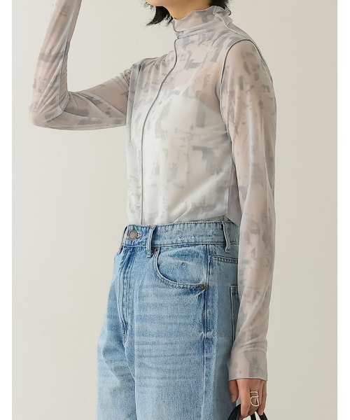 Re:EDIT（リエディ）の「[2023S/S COLLECTION]ニュアンス柄アウトーシームシアープリントトップス（その他トップス・レディース・ベージュ/グレー・MEDIUM）」の5枚目の写真