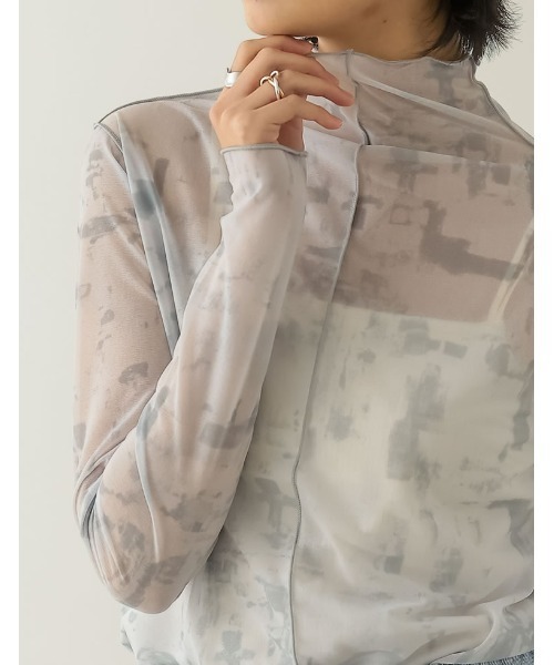 Re:EDIT（リエディ）の「[2023S/S COLLECTION]ニュアンス柄アウトーシームシアープリントトップス（その他トップス・レディース・ベージュ/グレー・MEDIUM）」の6枚目の写真