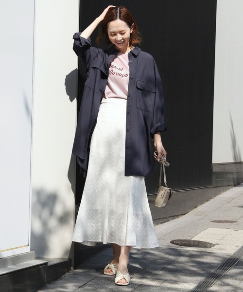 mysty woman(ミスティウーマン)の「ビッグシルエットチュニックシャツ 274155(シャツ/ブラウス・レディース・ピンク/ライトベージュ/チャコール・FREE)」の20枚目の写真