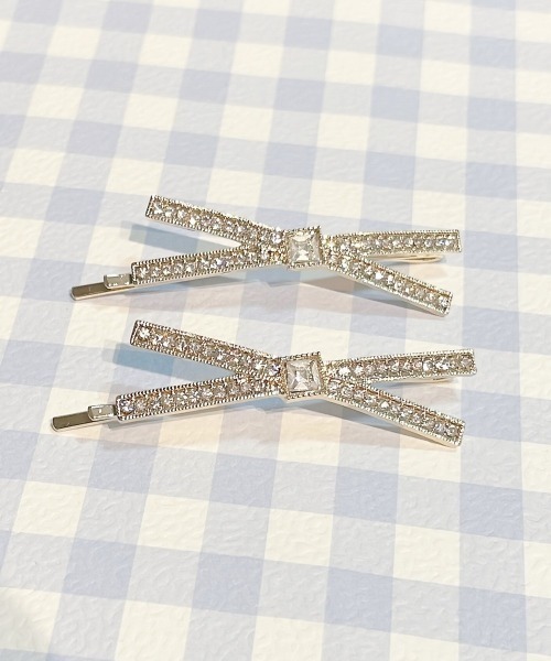 lilLilly（リルリリー）の「ストーンリボンヘアピンセット（ヘアピン・レディース・ゴールド・FREE）」の2枚目の写真