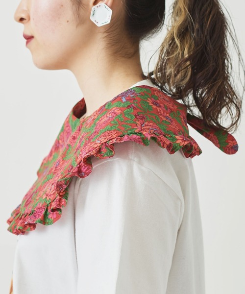 I am I in fact...(アイアムアイインファクト)の「虎華TORA HANA frill scarf(付け襟・レディース・レッド/グリーン・FREE)」の5枚目の写真