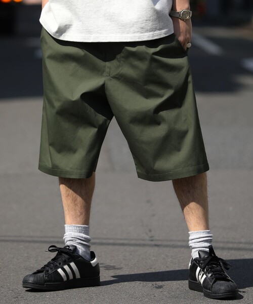 FREAK'S STORE(フリークスストア)の「WEB限定 PENNEY'S×FREAK'S STORE/ぺニーズ 別注 ルーズシルエット イージーワークショーツ(チノパンツ・メンズ・ブラック/ベージュ/グリーン/オリーブ/ブルー/ネイビー/レッド・SMALL/MEDIUM/LARGE)」の4枚目の写真