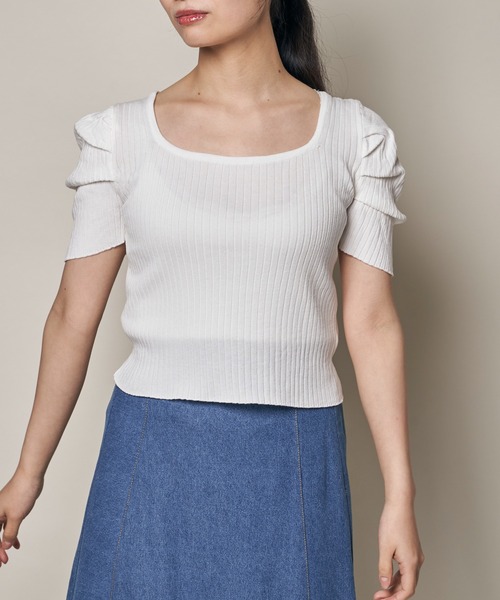 Clice de Paris(クリシェドゥパリス)の「K/スクエアネックトップス(Tシャツ/カットソー・レディース・ホワイト/ブラック/イエロー・ONESIZE)」の1枚目の写真