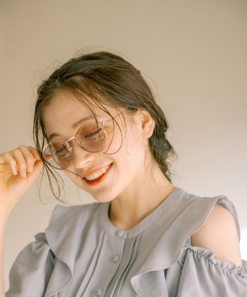 OLIVE des OLIVE（オリーブデオリーブ）の「クリアモカフレームサングラス（サングラス・レディース・ベージュ・FREE）」の2枚目の写真