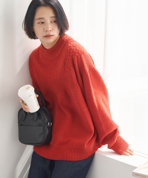 Chaco closet(チャコ クローゼット)の「求心ケーブル編みハイネックニットプルオーバー(ニット/セーター・レディース・チャコール/パープル/グリーン/レッド/アイボリー・FREE)」の5枚目の写真