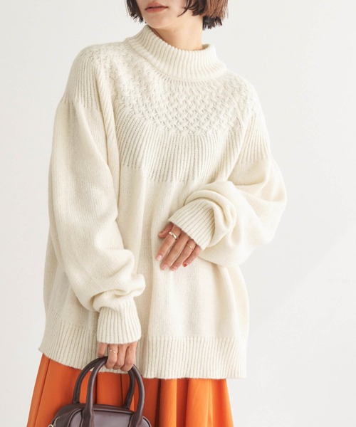 Chaco closet(チャコ クローゼット)の「求心ケーブル編みハイネックニットプルオーバー(ニット/セーター・レディース・チャコール/パープル/グリーン/レッド/アイボリー・FREE)」の6枚目の写真