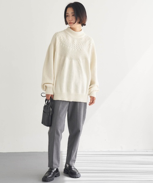 Chaco closet(チャコ クローゼット)の「求心ケーブル編みハイネックニットプルオーバー(ニット/セーター・レディース・チャコール/パープル/グリーン/レッド/アイボリー・FREE)」の7枚目の写真