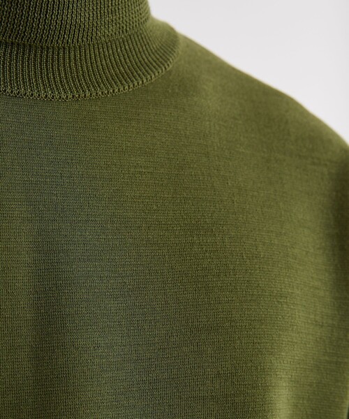 UNITED TOKYO（ユナイテッドトウキョウ）の「【洗える】OnE 18gウールミラノリブタートル（ニット/セーター・メンズ・ブラック/グレー/カーキ/オフホワイト・1/2/3）」の5枚目の写真