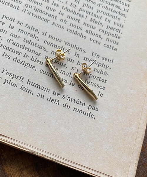 RIVE DROITE（リヴドロワ）の「バーモチーフがアクセント/SILVER925スティックピアス（ピアス（両耳用）・レディース・シルバー系その他5/ゴールド系その他3・FREE）」の2枚目の写真