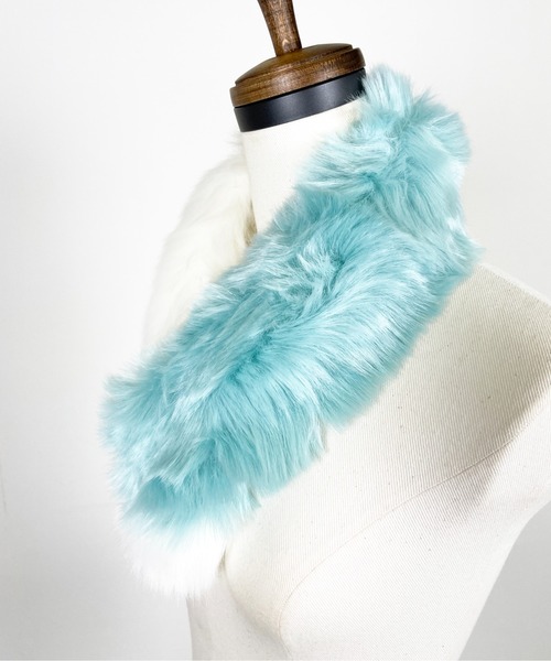 StyleSea(スタイルシー)の「バイカラーフェイクファーティペット(マフラー・レディース・グリーン系その他/ブルー系その他/グレー系その他/ホワイト×ブルー・FREE)」の5枚目の写真