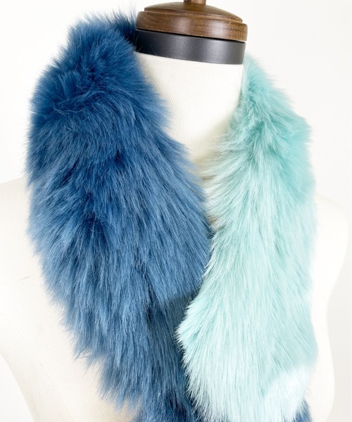 StyleSea(スタイルシー)の「バイカラーフェイクファーティペット(マフラー・レディース・グリーン系その他/ブルー系その他/グレー系その他/ホワイト×ブルー・FREE)」の6枚目の写真