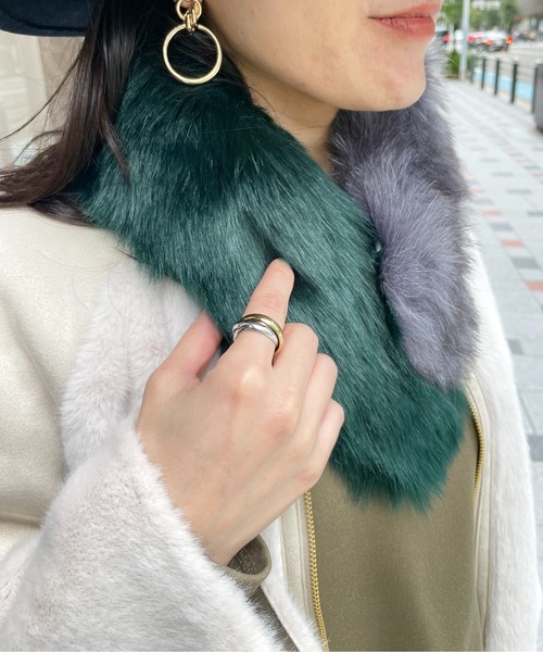 StyleSea(スタイルシー)の「バイカラーフェイクファーティペット(マフラー・レディース・グリーン系その他/ブルー系その他/グレー系その他/ホワイト×ブルー・FREE)」の10枚目の写真