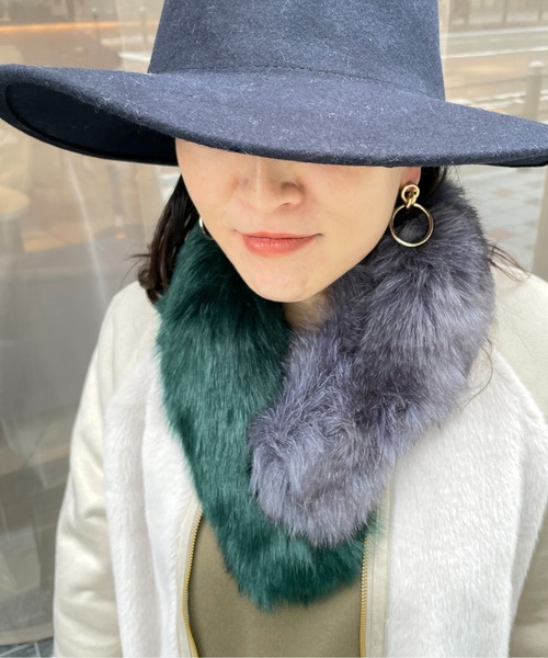 StyleSea(スタイルシー)の「バイカラーフェイクファーティペット(マフラー・レディース・グリーン系その他/ブルー系その他/グレー系その他/ホワイト×ブルー・FREE)」の13枚目の写真